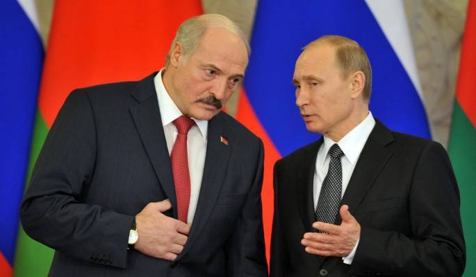 Украинцы облили грязью лебезящего перед Путиным Лукашенко