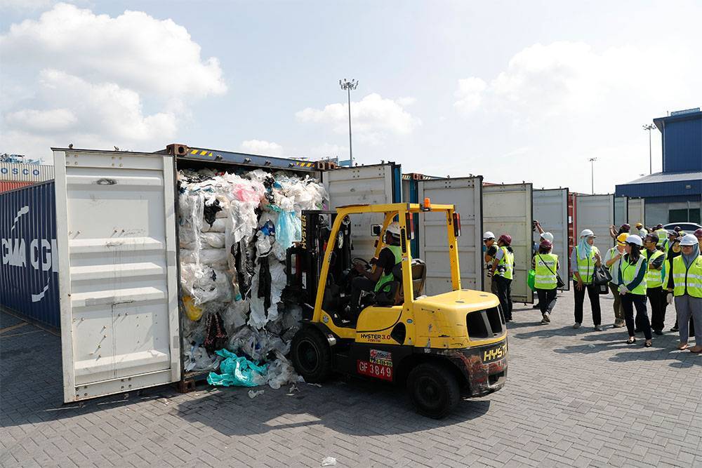 Малайзия отправит пластиковый мусор обратно в США, Канаду и Британию