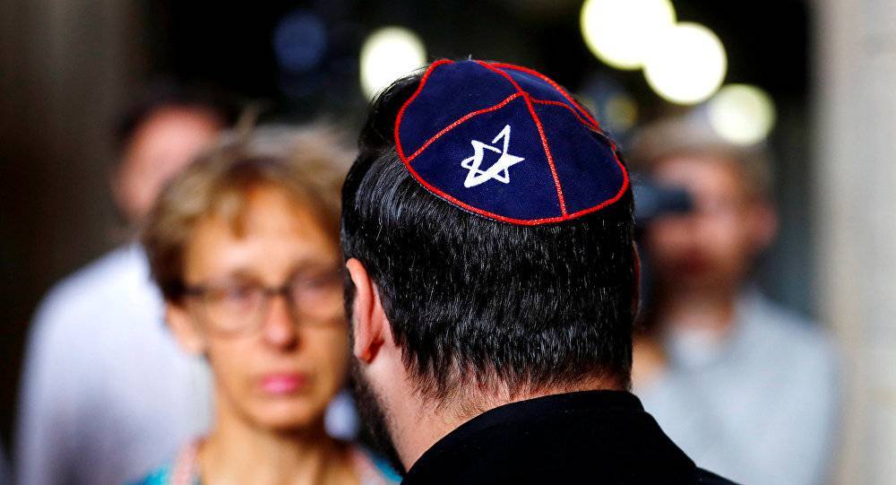 Немцев призвали носить еврейскую кипу в знак солидарности с Израилем