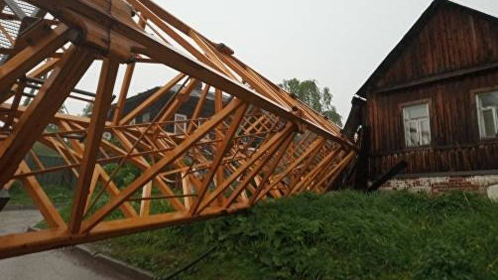 В Перми обследуют состояние поврежденных при падении крана домов