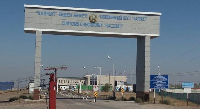КНБ Казахстана расследует дело в отношении 20 таможенников