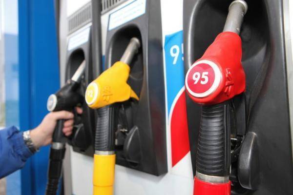 Росстат: цены на бензин в рознице сохраняли стабильность в апреле