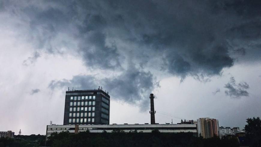 Синоптики предупредили москвичей о смерчах и торнадо после жары