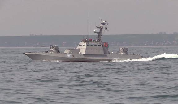 Киев вывел бронекатера в Азовское море на учения