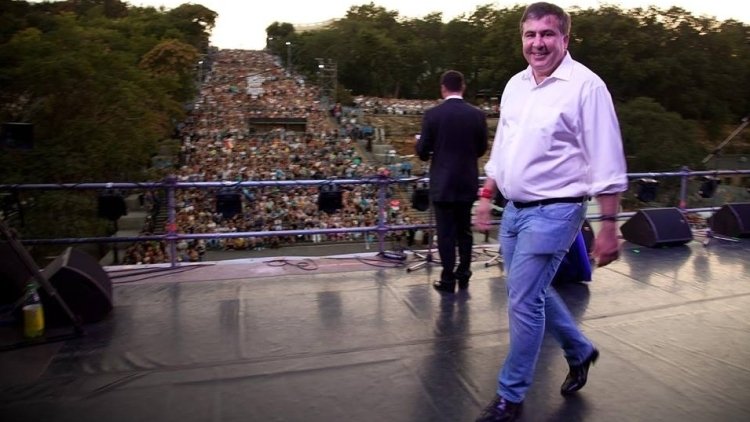 Первый президент Украины назвал справедливым возвращение Саакашвили украинского паспорта