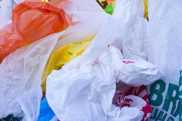 Танзания с 1 июня запретила ввозить и использовать пластиковые пакеты