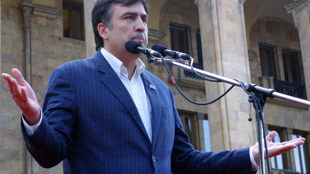 "Великодушный" Саакашвили пообещал не мстить Порошенко за утраченный паспорт