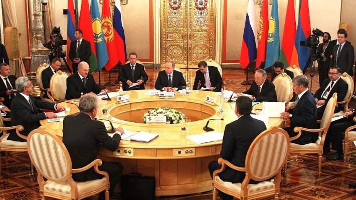 Путин прибыл в Нур-Султан на саммит ЕАЭС