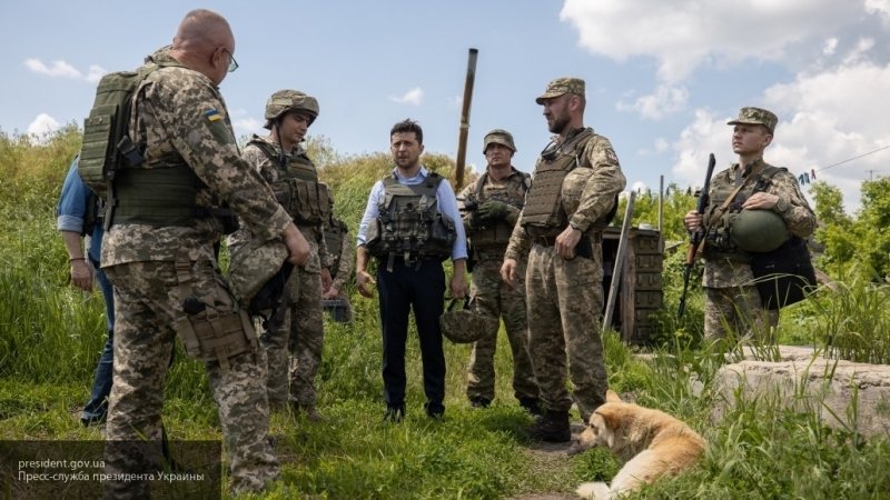 Начальник Генштаба ВСУ опозорился во время поездки на передовую в Донбассе