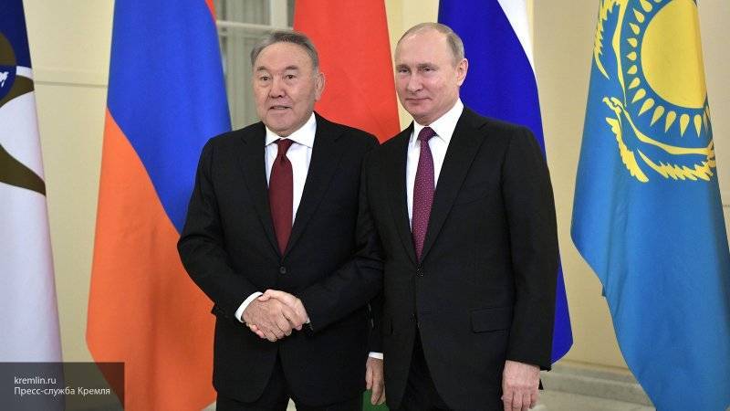 Видео вручения Путину звезды с профилем Назарбаева появилось в Сети