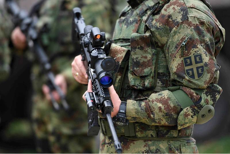 Обострение в Косово: Армия Сербии приведена в боеготовность, к границам края переброшены войска