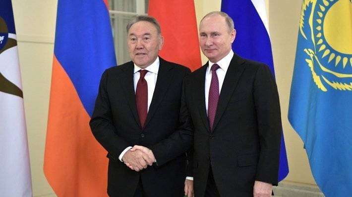 Путин поблагодарил Назарбаева за вклад в создание и развитие ЕАЭС