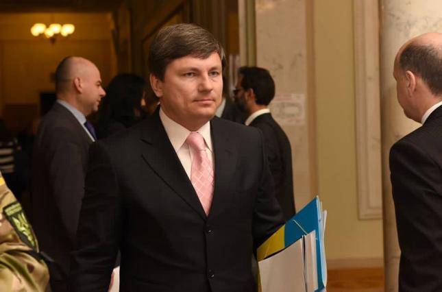На Климкина подали в суд из-за скандальных соратников Порошенко и Яценюка | Политнавигатор