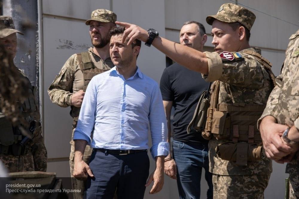 Визит Зеленского на позиции ВСУ не поможет закончить гражданскую войну на Украине, считает эксперт