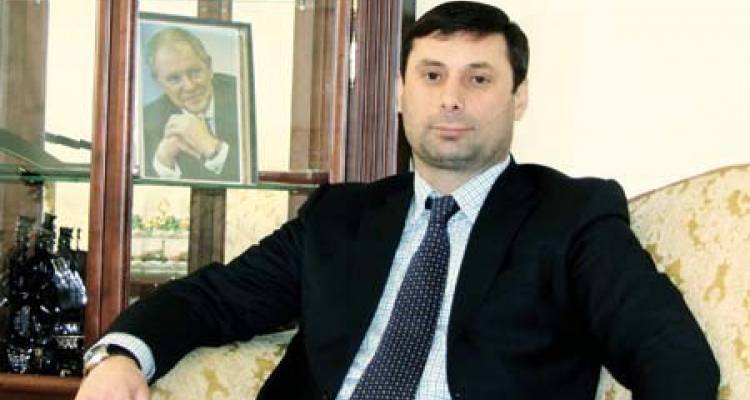 Бывшему вице-премьеру Дагестана Омарову дали 4,5 года условно за мошенничество