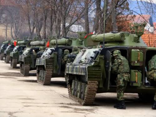 Сербия отправила войска к границе с Косово