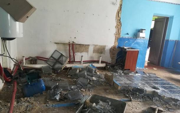 Два человека пострадали при обрушении стены школы во Львовской области