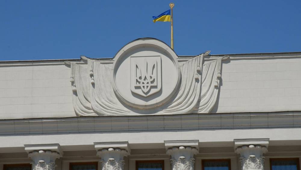 "Вынесли всё, кроме флагов": Из Администрации президента Украины пропали мониторы, техника и серверы