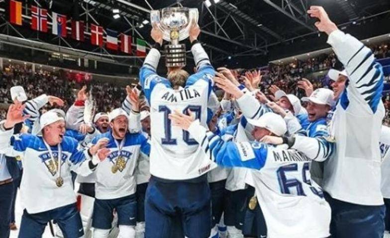 Финские хоккеисты сломали чемпионский кубок - vm.ru - Россия - Финляндия - Канада - Чехия - Словакия - Кубок