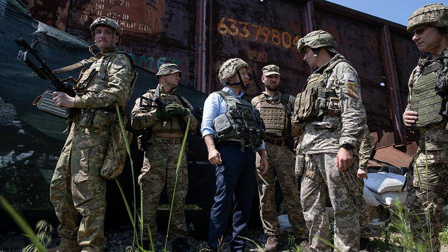 Глава генштаба ВСУ оконфузился перед Зеленским в Донбассе