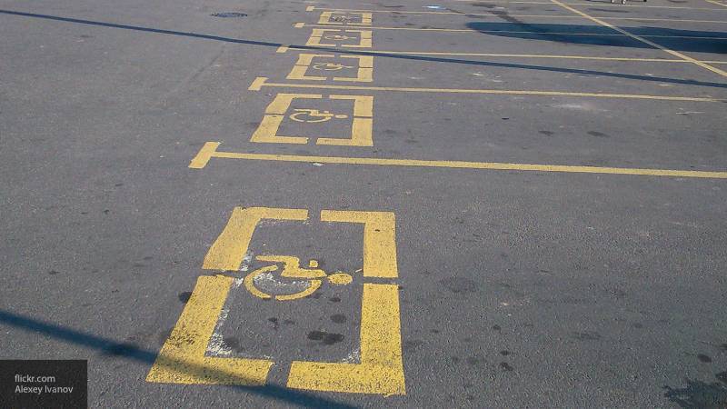 Правила парковки для инвалидов упростили в Петербурге