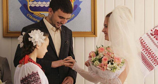 На Донбассе появился свой «брачный Лас Вегас» | Политнавигатор