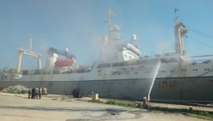 Пожарные ликвидировали возгорание на судне "Остров Сахалин"