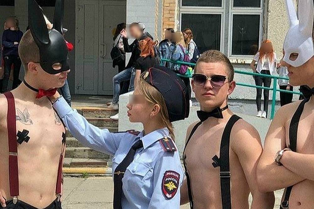 Мэрия Владивостока провела профилактические беседы со школьниками, надевшими на праздник заячьи ушки и полицейскую форму