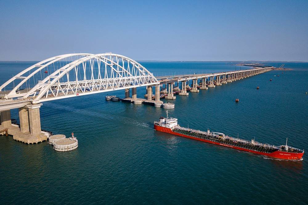 Эксперт: ржавые американские фрегаты Киева не страшны Крымскому мосту
