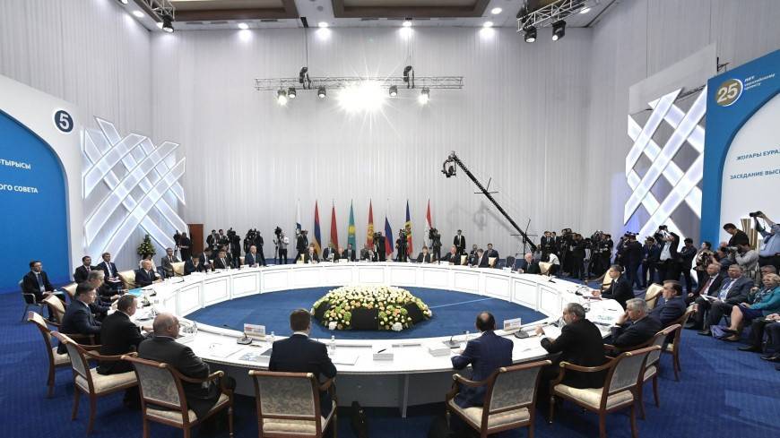 Лидеры ЕАЭС подписали 25 документов по итогам саммита в Нур-Султане