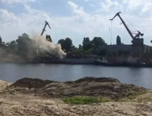 На украинской судоверфи горит разведывательный корабль
