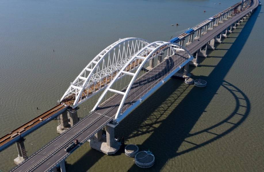 Первые поезда по Крымскому мосту поедут в Москву и Санкт-Петербург