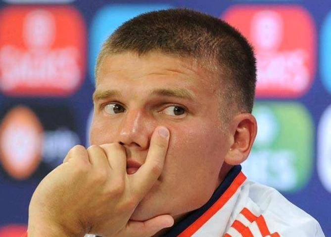 Бывший футболист сборной России Игорь Денисов объявил о завершении карьеры