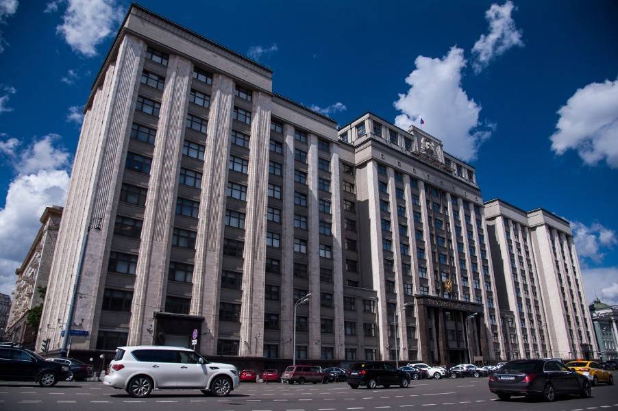 Госдума одобрила законопроект о запрете передачи долгов по ЖКХ коллекторам