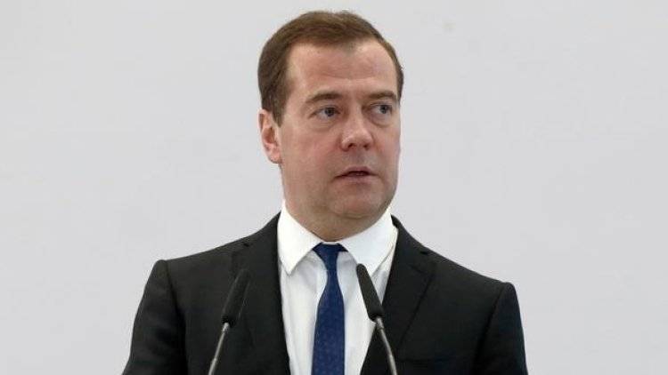 Медведев прибыл в Ташкент на встречу с руководством Узбекистана
