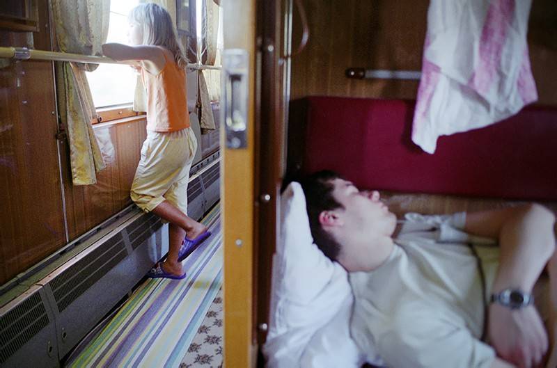 "Это издевательство": украинцы потребовали от Зеленского вернуть поезда в Крым