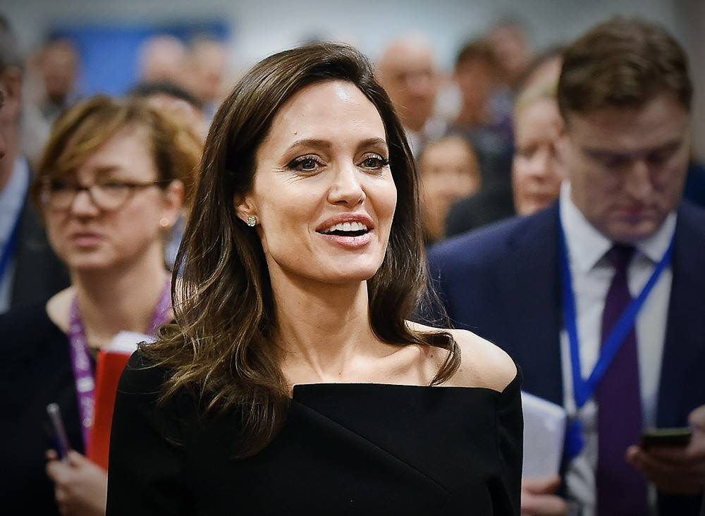 Анджелина Джоли оставила дочь в руках маньяка-каннибала