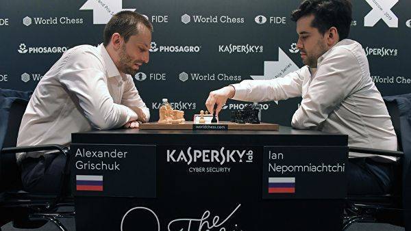 Российский шахматист Ян Непомнящий выиграл первый этап Гран-при в Москве
