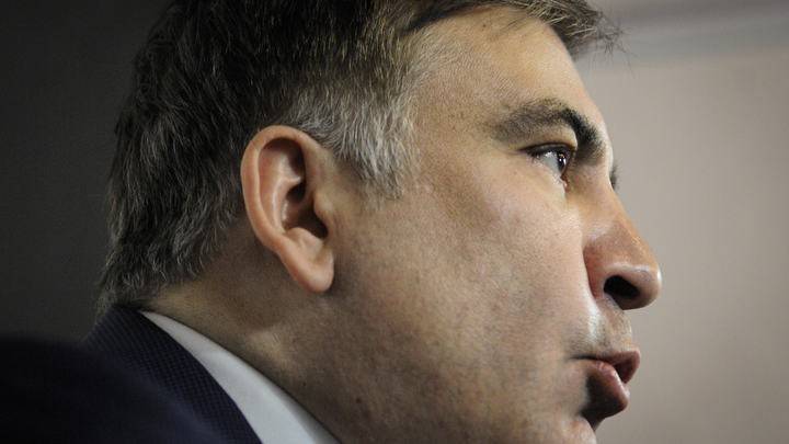 Саакашвили в аэропорту Киева встречали с караваем и под звуки украинского гимна