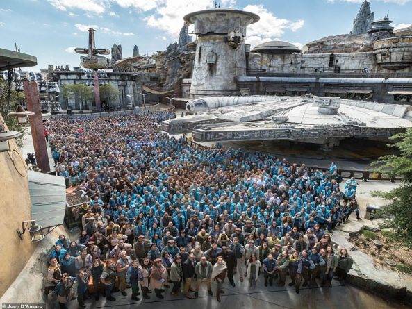 Настоящий Тысячелетний сокол и Джон Бойега в качестве гида: Disneyland представляет новый грандиозный аттракцион «Звездные войны»