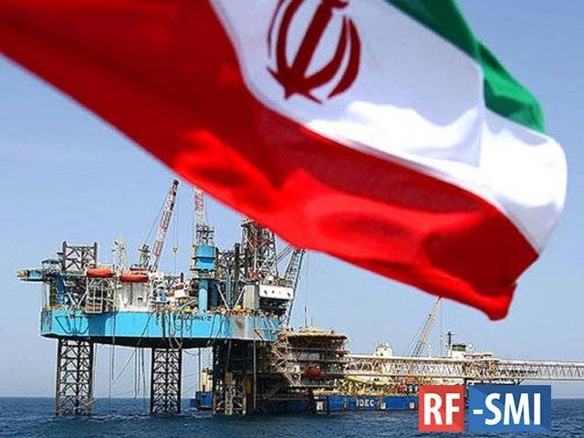 WSJ: продажи нефти Ираном резко сократились после вступления в силу санкций США