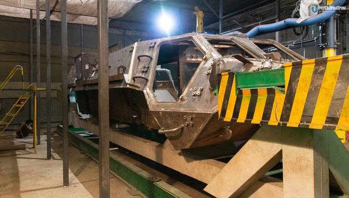 Украинский завод прекратил сборку бронемашин из-за "архаичных" требований военных