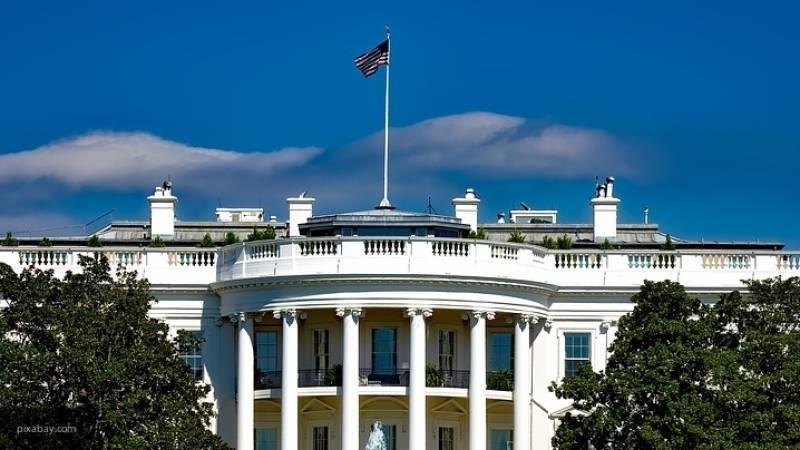 Мужчина поджег себя у Белого дома в Вашингтоне