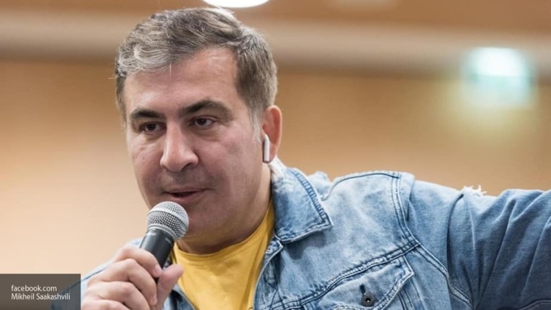 Саакашвили заявил, что лишивший его гражданства Порошенко совершил "трусливый шаг"