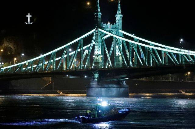 Семь человек погибли в Будапеште из-за затопления прогулочного катера