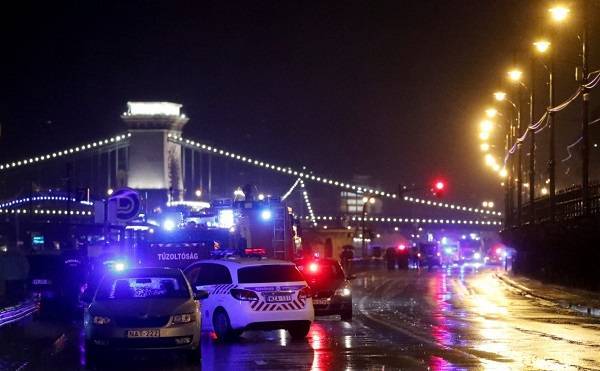 По меньшей мере семь туристов погибли при крушении катера в Будапеште