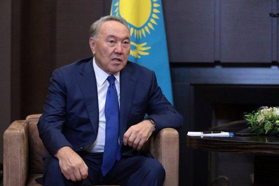Назарбаеву присвоили статус почетного сенатора Казахстана