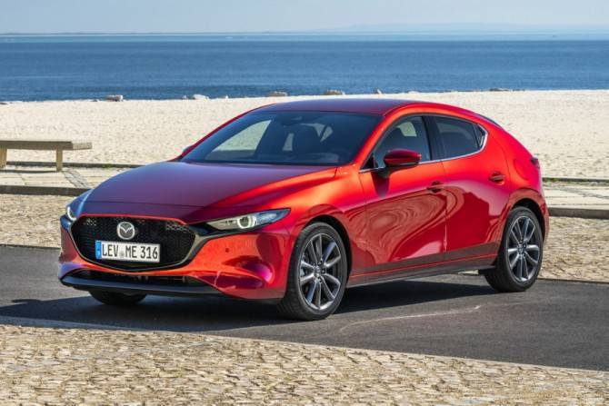 Стали известны модификации новой Mazda 3 для России