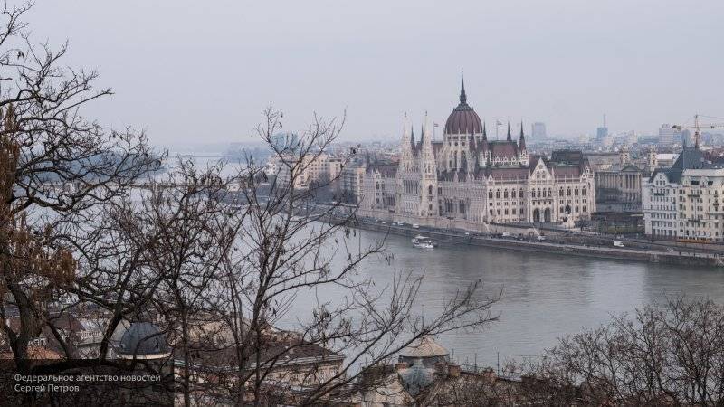 Прогулочный катер с людьми опрокинулся в Венгрии