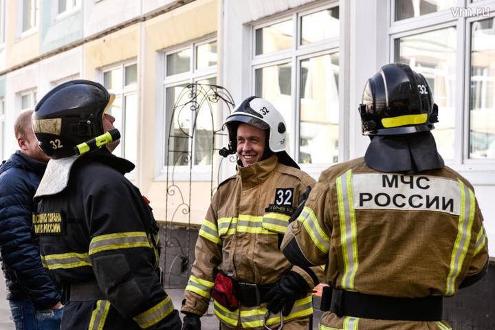 Спасатели достали трех человек из шахты на северо-востоке Москвы